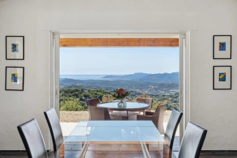 5 bedrooms Villa in Chateauneuf-Grasse, France No. 67941 2