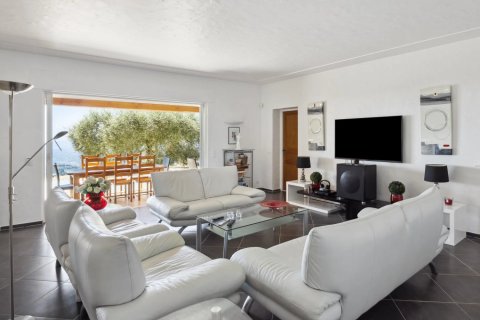 5 bedrooms Villa in Chateauneuf-Grasse, France No. 67941 7