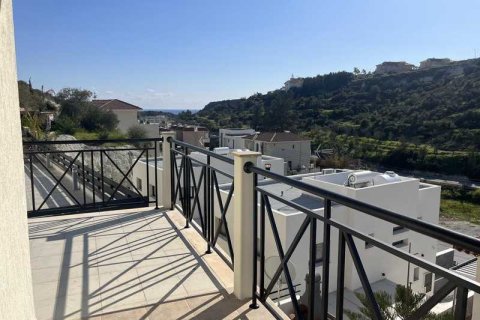 Дом с 4 спальнями в Агиос Тихонас, Кипр №81325 11