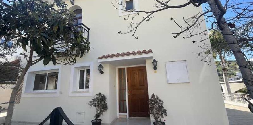 Дом с 4 спальнями в Агиос Тихонас, Кипр №81325