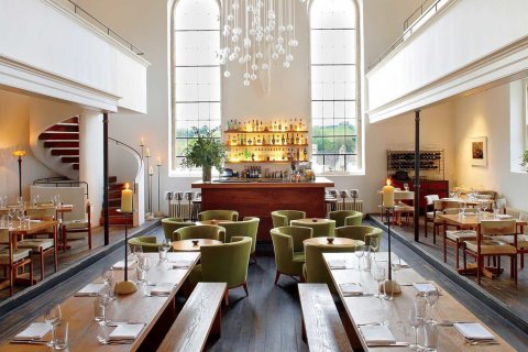 316m² Commercial property en Ciudad Vieja, Spain No. 99168