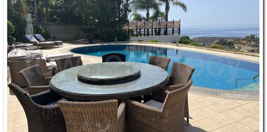 5 bedrooms Villa in Agios Tychonas, Cyprus No. 31313