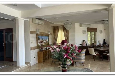 5 bedrooms Villa in Agios Tychonas, Cyprus No. 31313 4