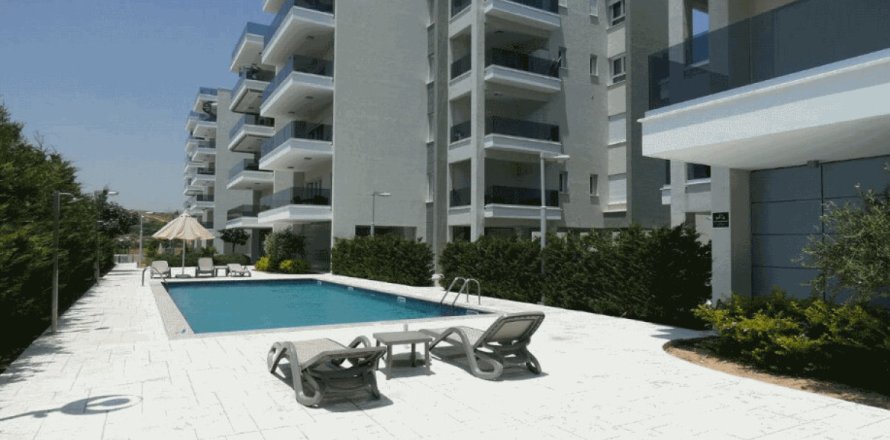 3 bedrooms Apartment in Limassol, Cyprus No. 106109