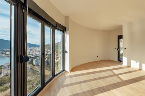 3 bedrooms Apartment in Herceg Novi, Montenegro No. 104778 2