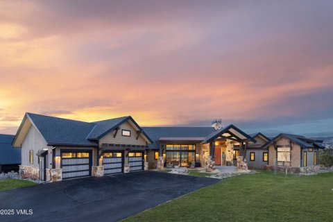 4 bedrooms House in Eagle, USA No. 104571 2