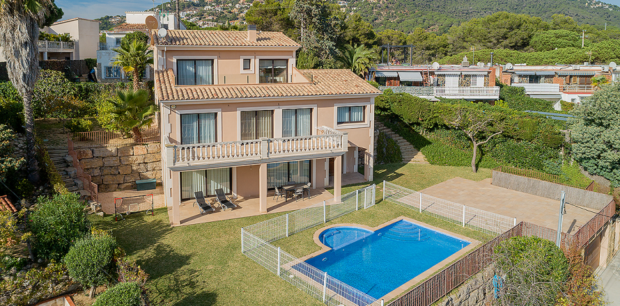 6 bedrooms House in Lloret de Mar, Spain No. 25941