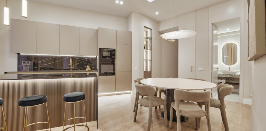 3 bedrooms Apartment in Madrid, Spain No. 126291