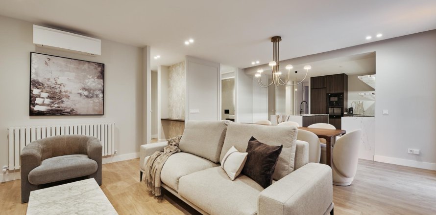 3 bedrooms Villa in Madrid, Spain No. 126134