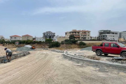 Commercial property à Agios Athanasios, Cyprus No. 81884 1