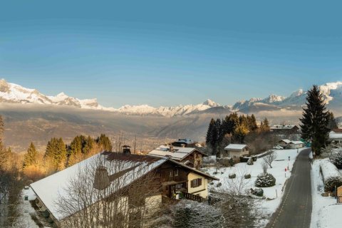 4 bedrooms House in Combloux, France No. 100022 5