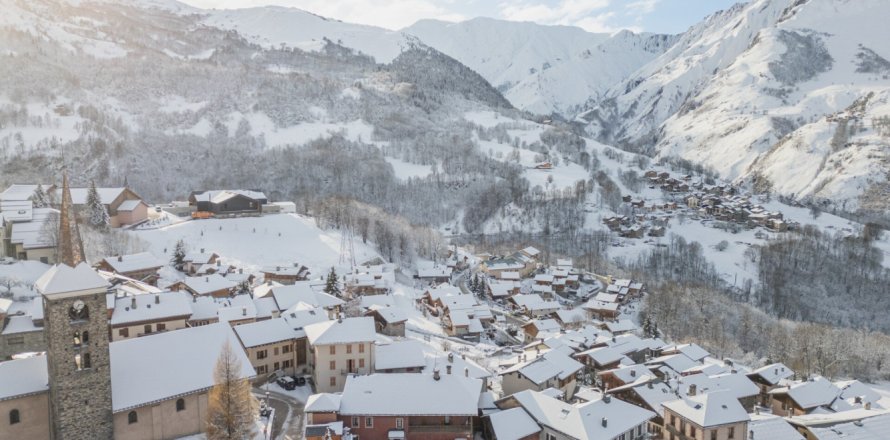 6 dormitorios House en Les Belleville, France No. 99586