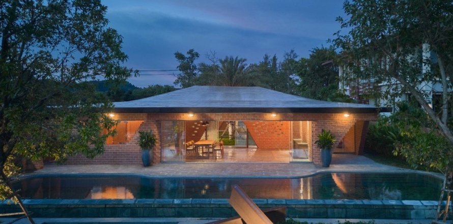 4 bedrooms Villa on the Phuket, Thailand No. 97321