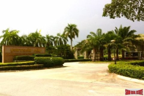 5 bedrooms House in Chonburi, Thailand No. 96540 16