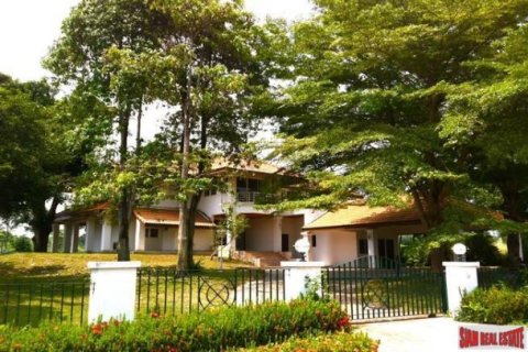 5 bedrooms House in Chonburi, Thailand No. 96540 17