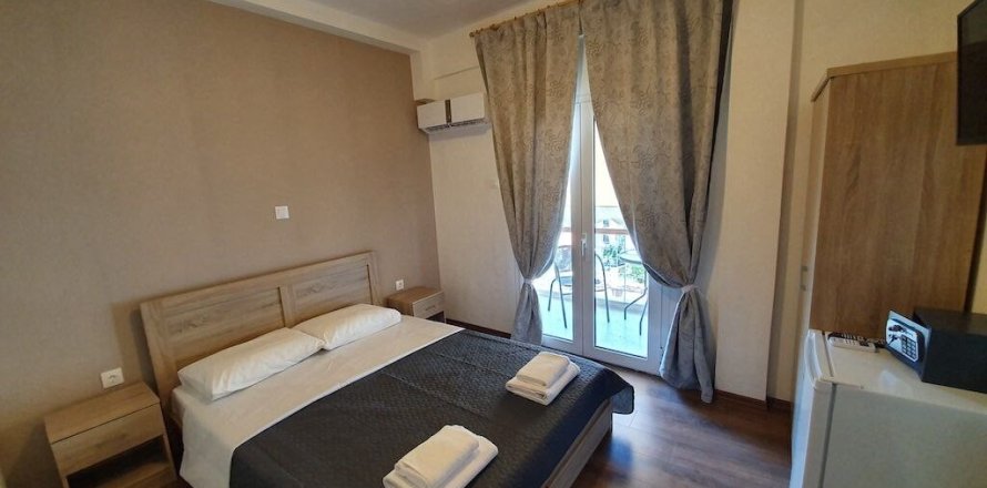 400m² Commercial property in Athens, Greece No. 56019