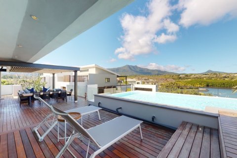 4 bedrooms Apartment in Riviere Noire, Mauritius No. 60933 5