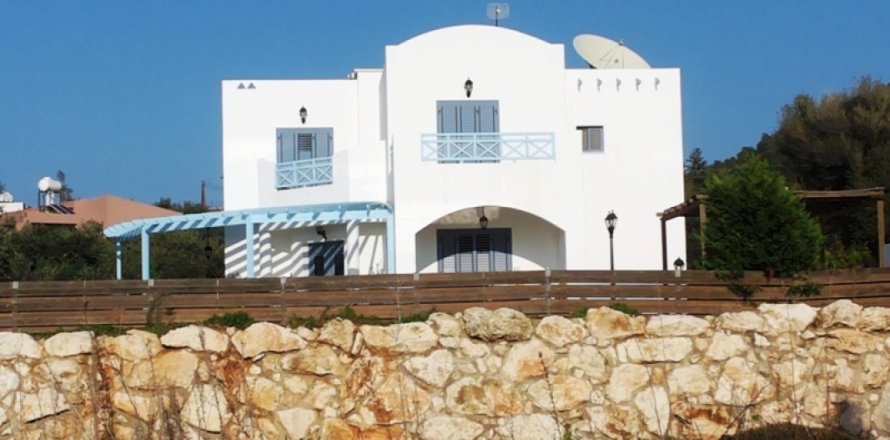 4 bedrooms Villa in Paphos, Cyprus No. 105587