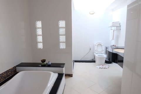 2 bedrooms Villa in Phuket, Thailand No. 2095 13