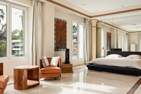 5 bedrooms Villa in Antibes, France No. 68770 10
