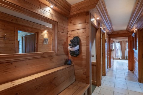 5 bedrooms Apartment in Les Belleville, France No. 100010 18