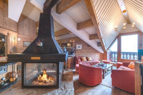 5 bedrooms Apartment in Les Belleville, France No. 100010 2