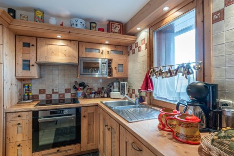 5 bedrooms Apartment in Les Belleville, France No. 100010 12