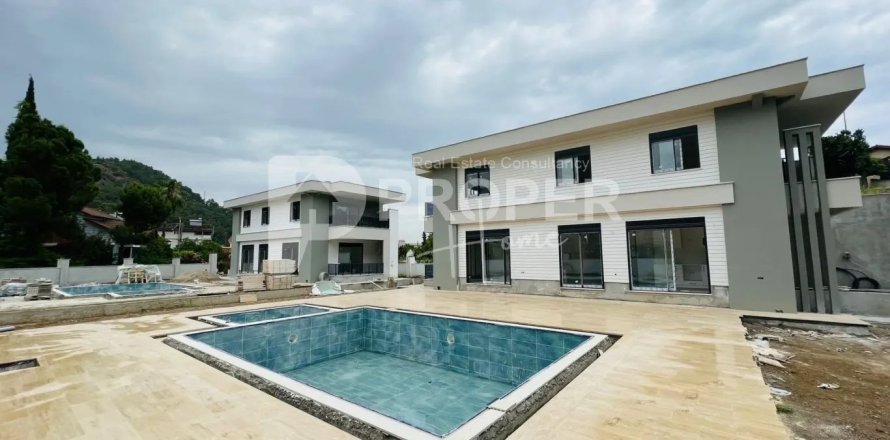 5 rooms Apartment in Nenh, Vietnam No. 13980