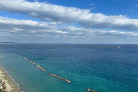 4 bedrooms Apartment in Limassol, Cyprus No. 104243 1