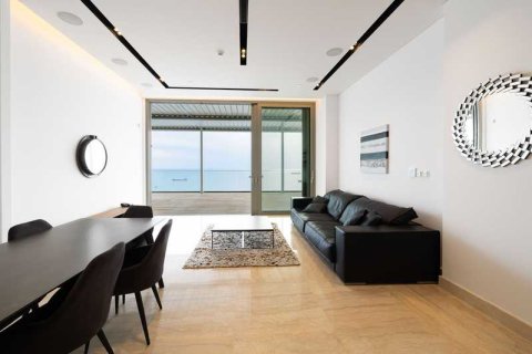 3 dormitorios Penthouse en Limassol, Cyprus No. 78036 1