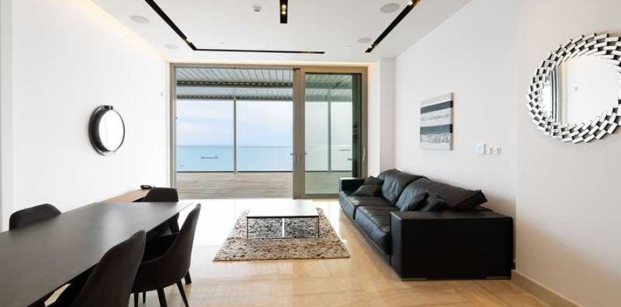 3 dormitorios Penthouse en Limassol, Cyprus No. 78036