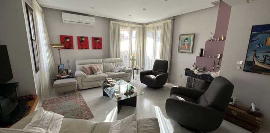 4 bedrooms House in Larnaca, Cyprus No. 76248