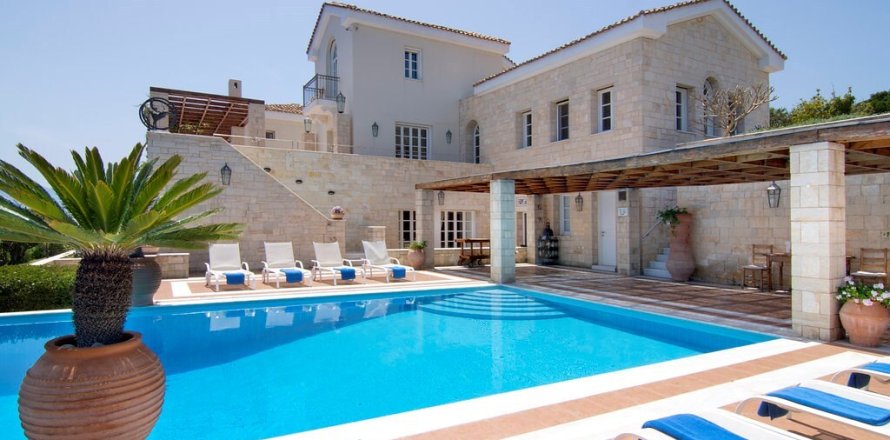 8 rooms Villa in Lasithi, Greece No. 55484