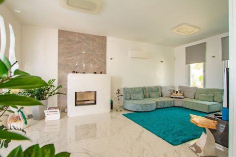 Дом с 5 спальнями в Агиос Тихонас, Кипр №80743 9