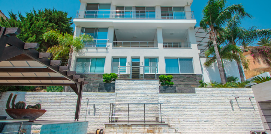 Дом с 5 спальнями в Агиос Тихонас, Кипр №80743