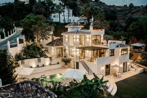 5 bedrooms Villa in Marbella, Spain No. 27345