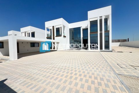 5 bedrooms Villa in Abu Dhabi, UAE No. 121015