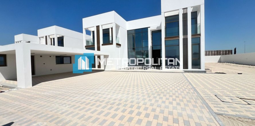 5 dormitorios Villa en Abu Dhabi, UAE No. 121015