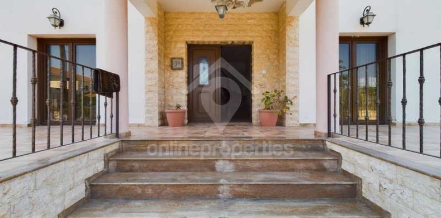 4 bedrooms House in Kiti, Cyprus No. 83515