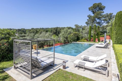 5 bedrooms Villa in Mougins, France No. 99308 2