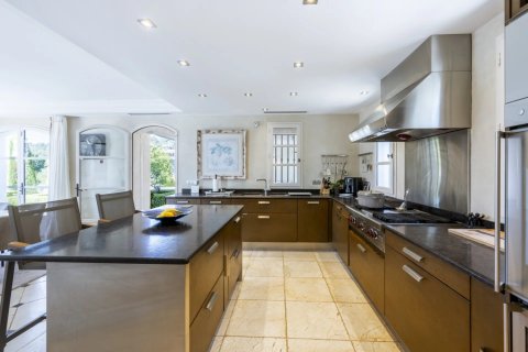 5 bedrooms Villa in Mougins, France No. 99308 10