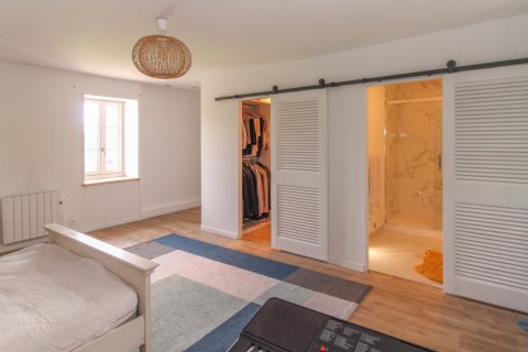 5 bedrooms House in Nouvelle-Aquitaine, France No. 104704 5