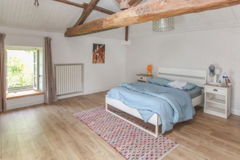 5 bedrooms House in Nouvelle-Aquitaine, France No. 104704 8