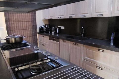 Дом с 4 спальнями в Пиргос, Кипр №79393 8