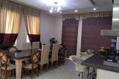 Дом с 4 спальнями в Пиргос, Кипр №79393 1