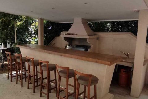 Дом с 4 спальнями в Пиргос, Кипр №79393 2