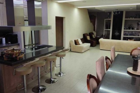 Дом с 4 спальнями в Пиргос, Кипр №79393 7