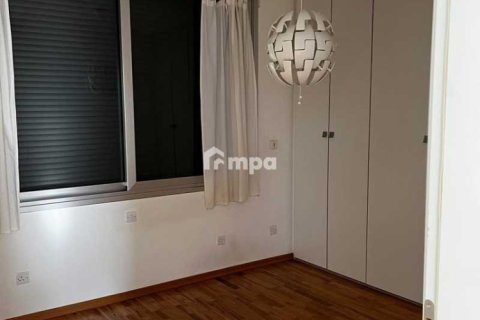 Дом с 4 спальнями в Строволос, Кипр №75809 3