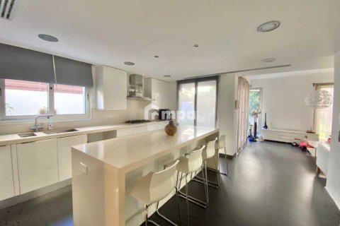 Дом с 4 спальнями в Строволос, Кипр №75809 10