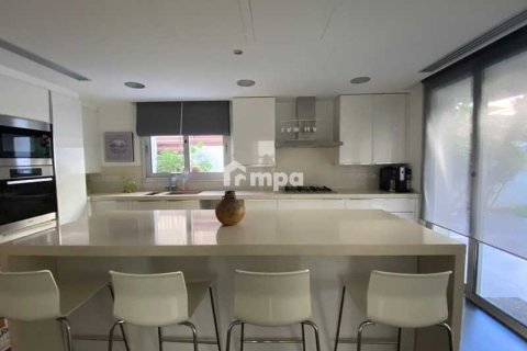 Дом с 4 спальнями в Строволос, Кипр №75809 9